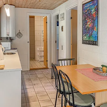 2 Bedroom Cozy In Lägenhet