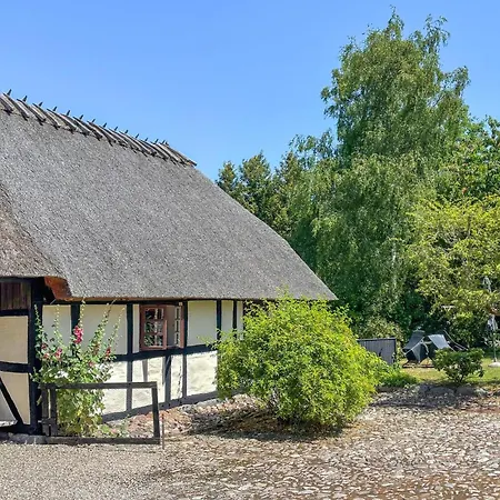 2 Bedroom Cozy In Lägenhet *