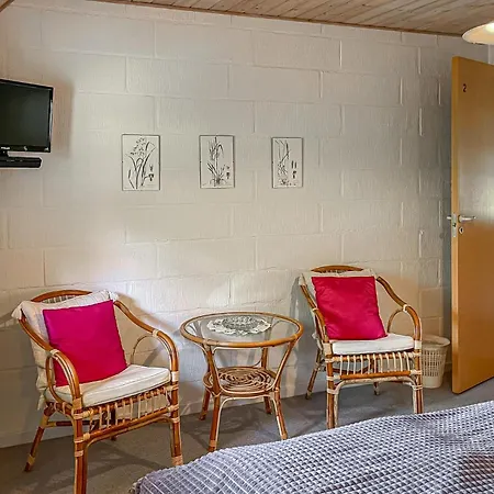 2 Bedroom Cozy In Lägenhet *